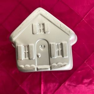 HOUSE cake pan